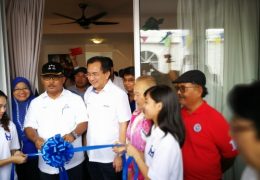 Caretaker Chief Minister Idris Haron officiating the ground breaking ceremony of the PRIMA project in Alor Gajah, and continuing use of chief minister's office for campaigning purposes.