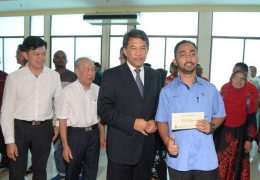 Caretaker MB Mohamad Hassan handed out monetary aid to NGOs and needy individuals. The aid,bearing the state government logo, was handed out by MB office in Wisma Negeri, Negeri Sembilan state government building.